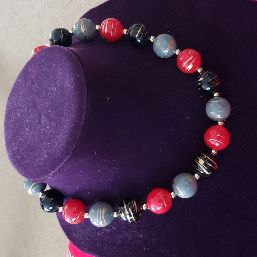 Multi color necklace